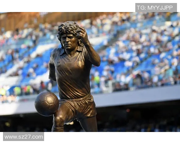 公园内足球明星雕塑的艺术魅力与运动精神完美结合的视觉盛宴 公园内足球明星雕塑的艺术魅力与运动精神完美结合的视觉盛宴