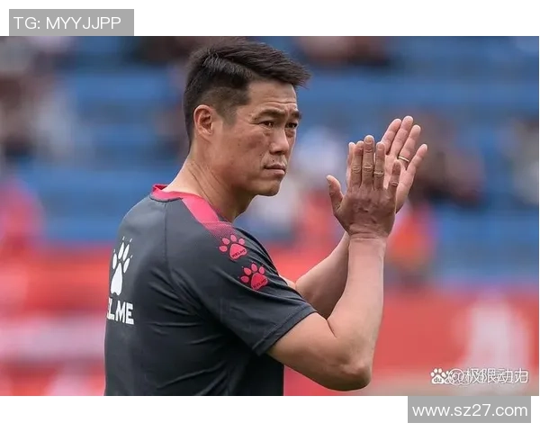 四十岁退役足球明星重返赛场的传奇故事与人生转折